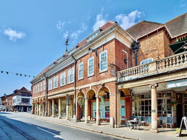 Apartment for rent in Fole, Surrey