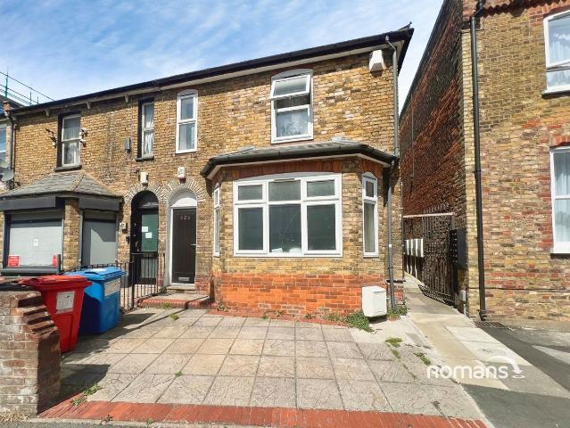 Apartment for rent in Daws Hill, Cressex