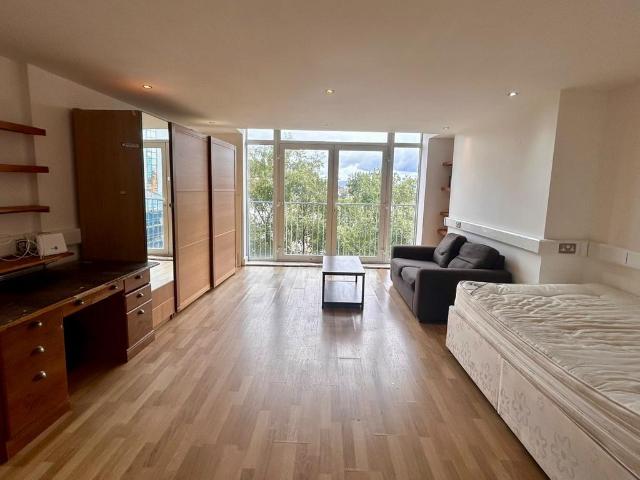 Apartment for rent in Mount Pleasant, Swansea