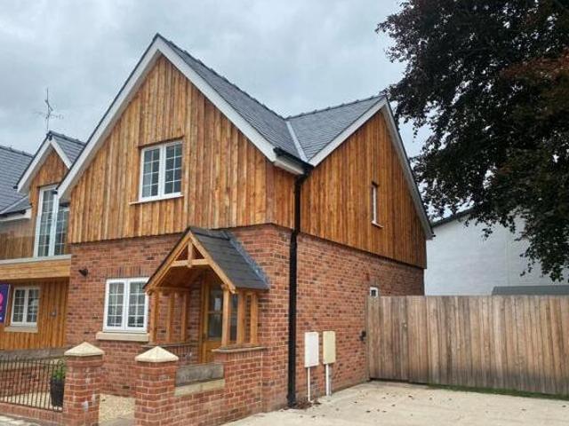 House for sale in Llanbadoc, Wales