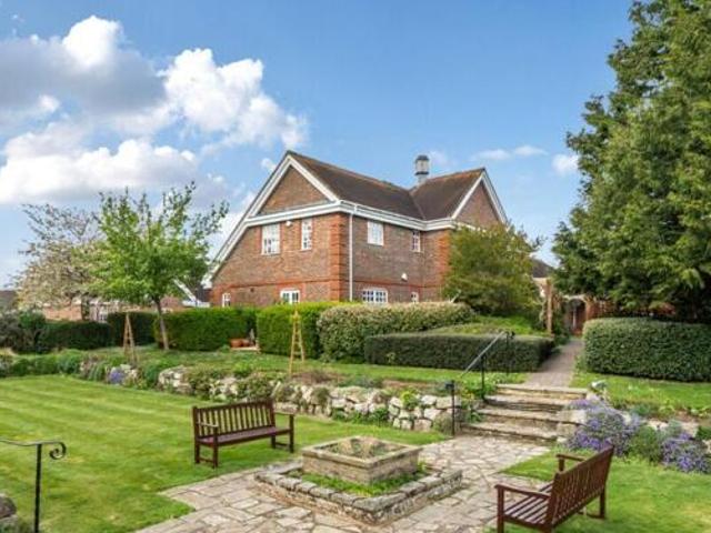 House for sale in Castle Village, Dacorum