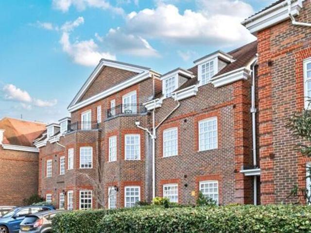 House for rent in Pouchen End, Hertfordshire