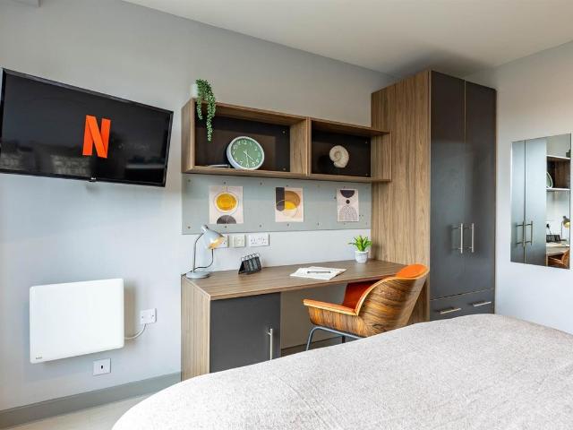 Studio for rent in Thornwood, Partick