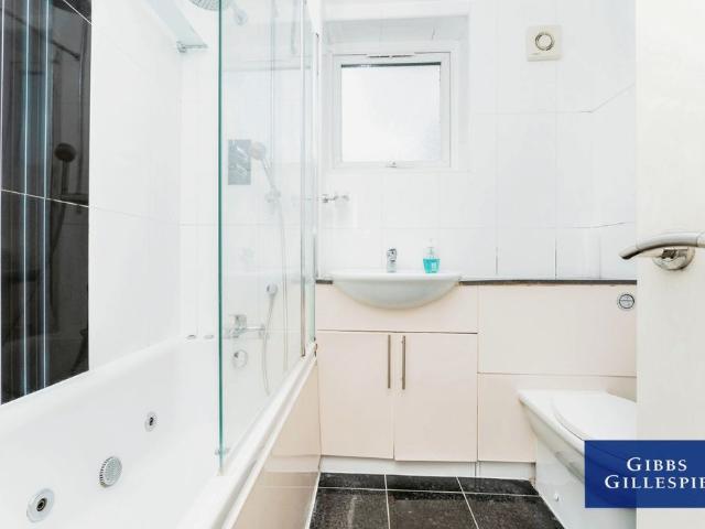 Apartment for rent in London Borough of Ealing, Perivale