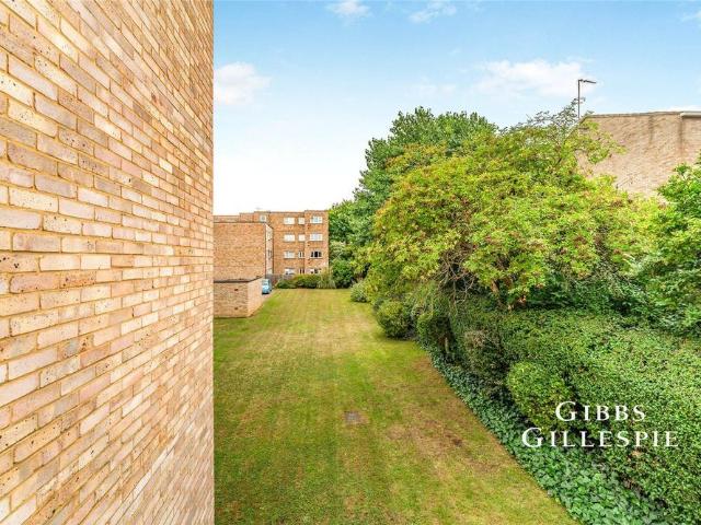 Apartment for rent in London Borough of Ealing, Perivale