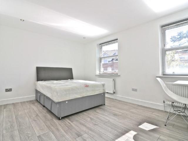 House for rent in London Borough of Ealing, Perivale
