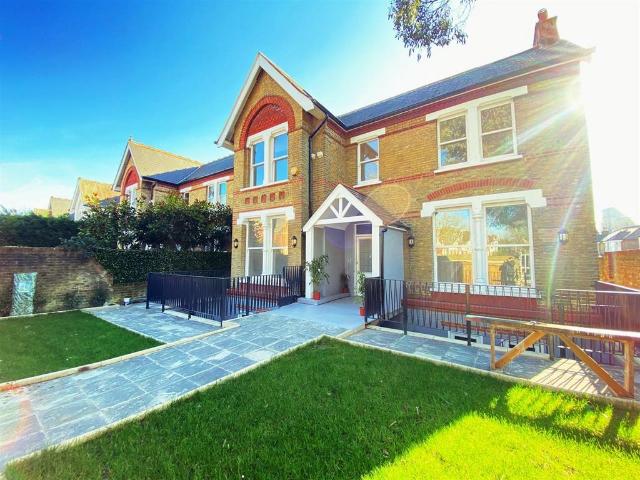 House for rent in London Borough of Ealing, Greater London
