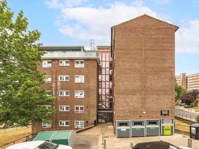 Apartment for rent in Southfields, Greater London