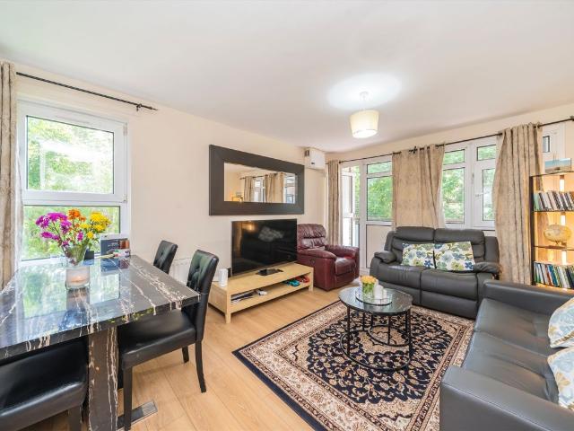 Apartment for rent in Southfields, Greater London