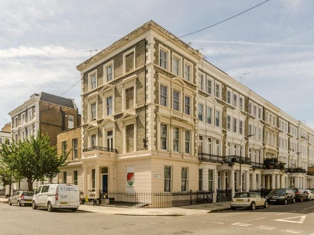 Apartment for rent in West Kensington, Greater London