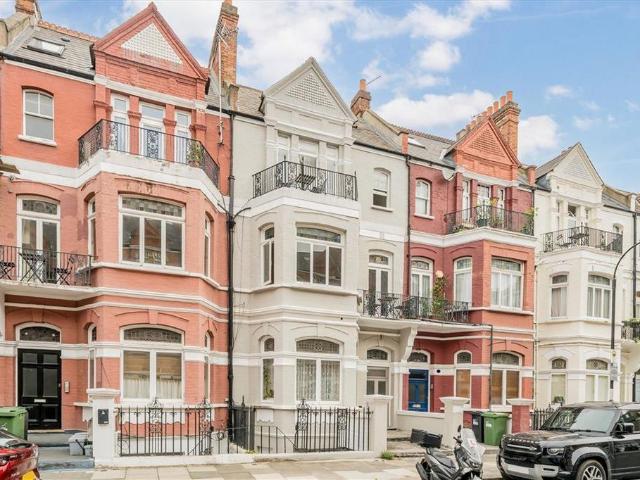 Apartment for rent in West Kensington, Greater London