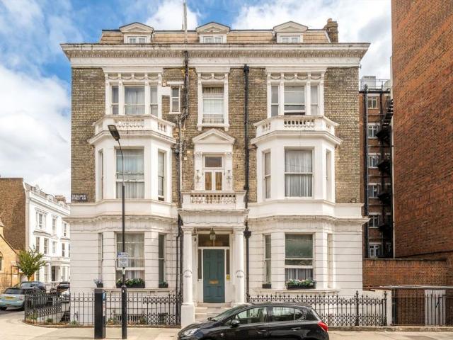 Apartment for rent in West Kensington, Greater London