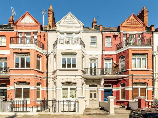 Apartment for rent in West Kensington, Greater London