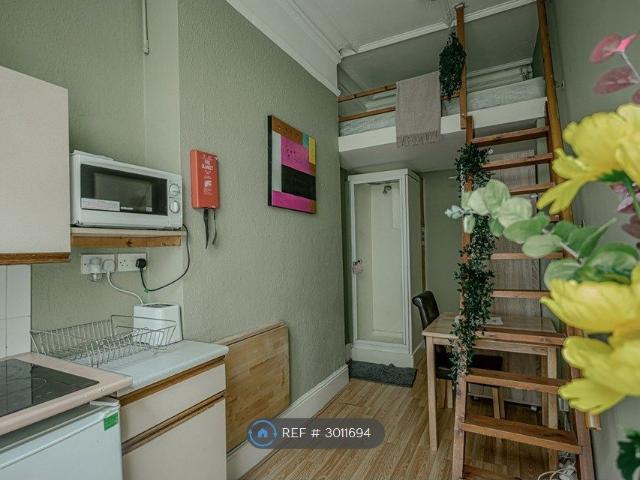 Studio for rent in West Kensington, Greater London