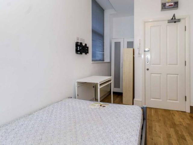 Apartment for rent in West Kensington, Greater London