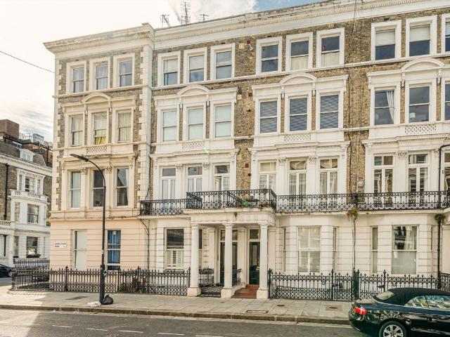 Apartment for rent in West Kensington, Greater London