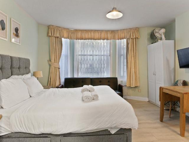 Studio for rent in West Kensington, Greater London