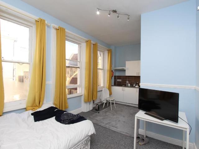 Studio for rent in West Kensington, Greater London