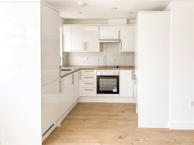 Apartment for rent in Blackhills, Surrey