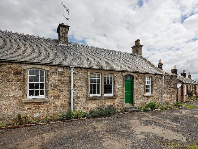 Apartment for rent in Forebridge, Scotland