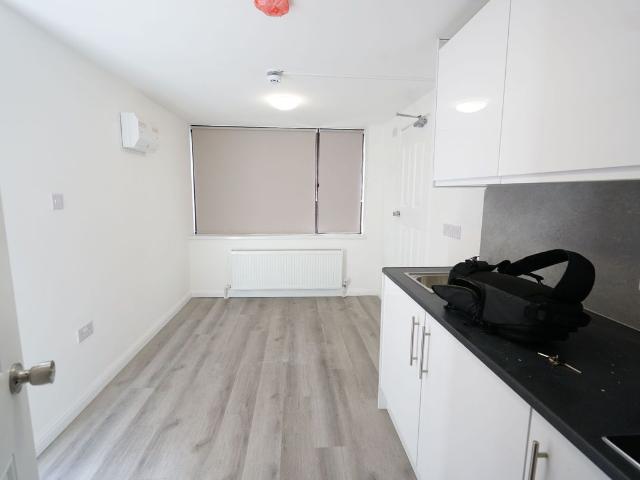 Studio for rent in Grays, Essex