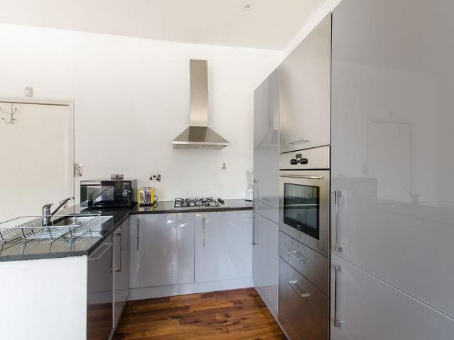 Apartment for rent in Brompton, Greater London