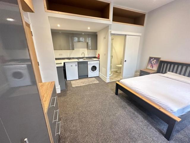 Studio for rent in Falcon Lodge, Wales