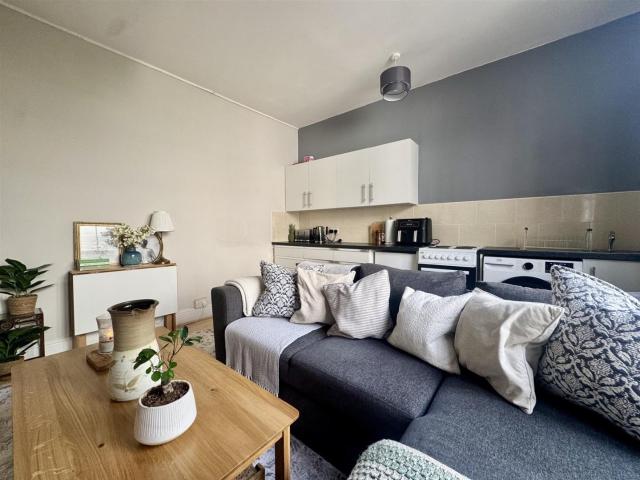 Studio for rent in Falcon Lodge, Wales
