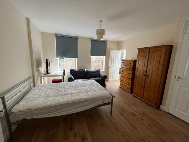 Studio for rent in Pontcanna, Cardiff