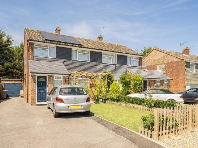 House for rent in Sunbury Common, Spelthorne