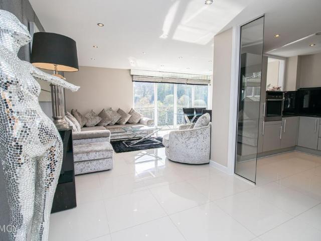Apartment for rent in Cardiff International Sports Village, Falcon Lodge