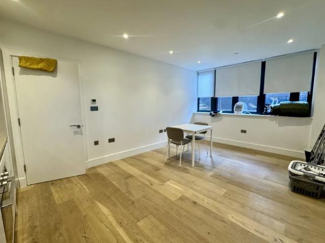 Apartment for rent in Lakenham, East Bank
