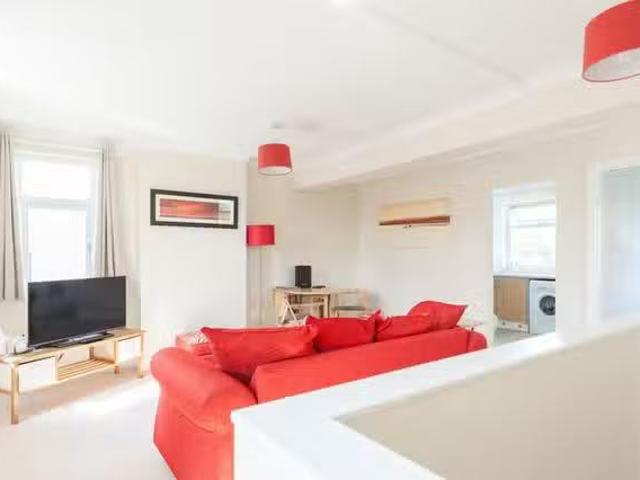Apartment for rent in California, Key Street