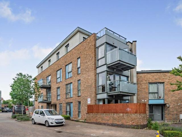 Apartment for rent in Pinner, Greater London