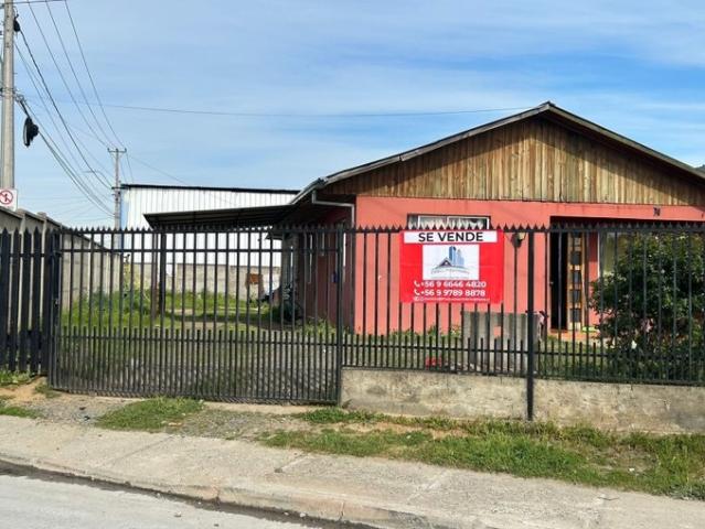 Cauquenes, Venta, casa esquina con amplio terreno en cauquenes 2115 uf