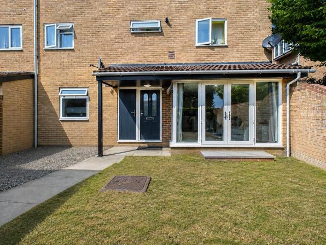 Apartment for rent in Perryfields, West Sussex