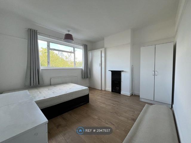 Room for rent in London Borough of Merton, Greater London