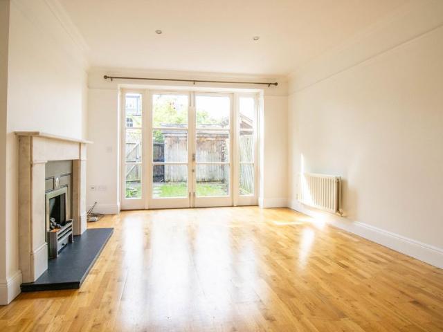 Townhouse for rent in Arbury, Cambridgeshire