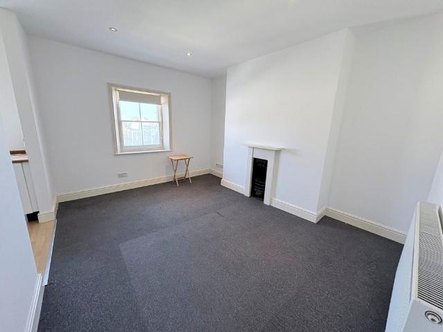 Apartment for rent in Roselands, Eastbourne