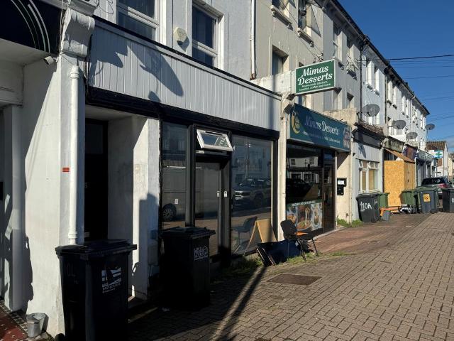 Apartment for rent in Roselands, Eastbourne