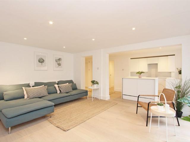 Apartment for rent in Brondesbury, Greater London