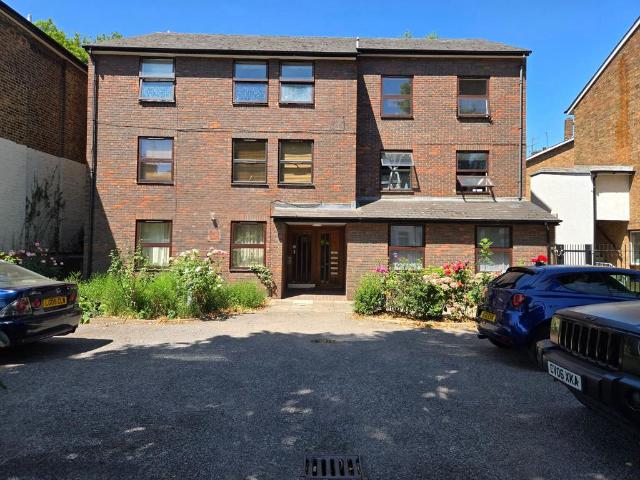 House for rent in Brondesbury, Greater London