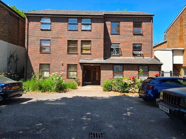 Apartment for rent in Brondesbury, Greater London
