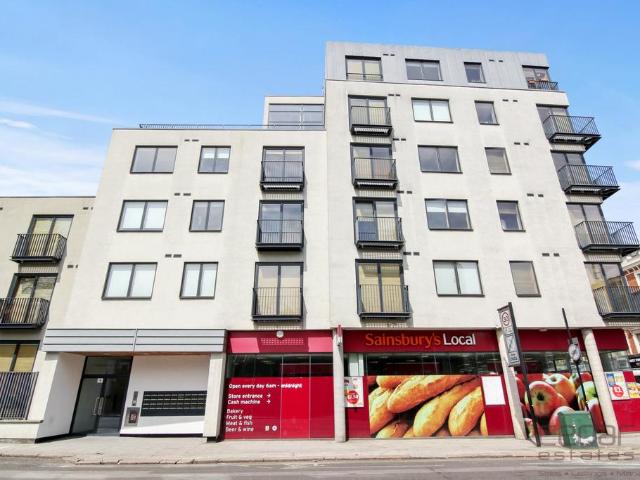 Apartment for rent in Brondesbury, Greater London
