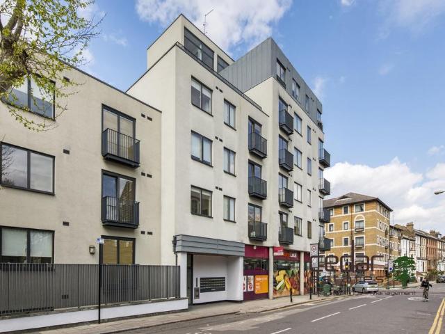 House for rent in Brondesbury, Greater London
