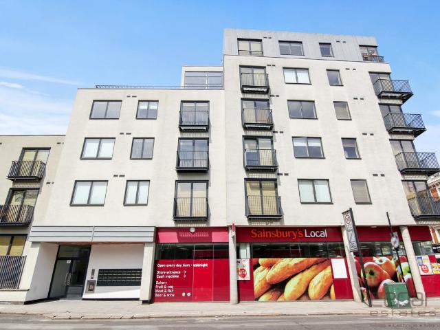 Apartment for rent in Brondesbury, Greater London