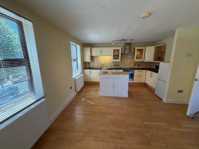 Apartment for rent in Brondesbury, Greater London