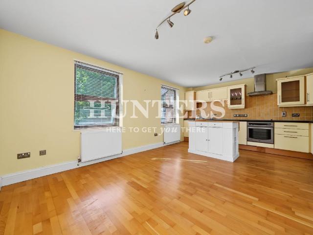 Apartment for rent in Brondesbury, Greater London