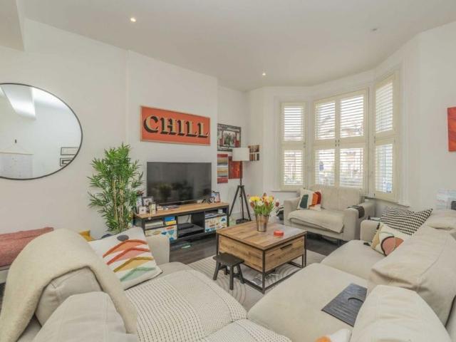 House for rent in Abbeville Village, Greater London