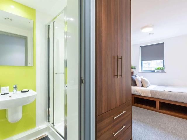Studio for rent in Hyde Park, West Yorkshire
